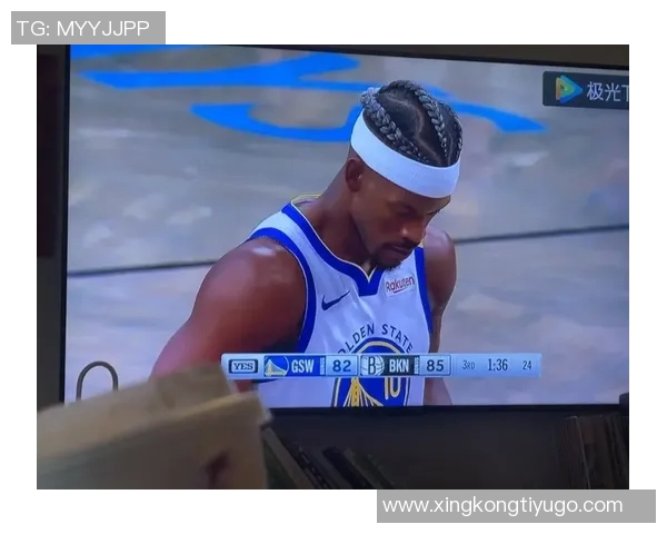 巴特勒强势突破篮下完成折叠打进并造成对手犯规精彩瞬间